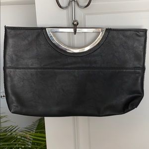 Black clutch